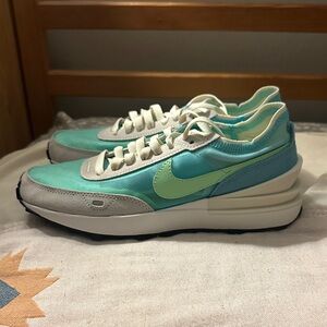 Nike Women's Waffle One, Scream Green, Aqua Lime Green/Blue